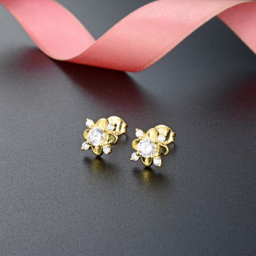 Cubic Zirconia Flower Design of Silver Earring